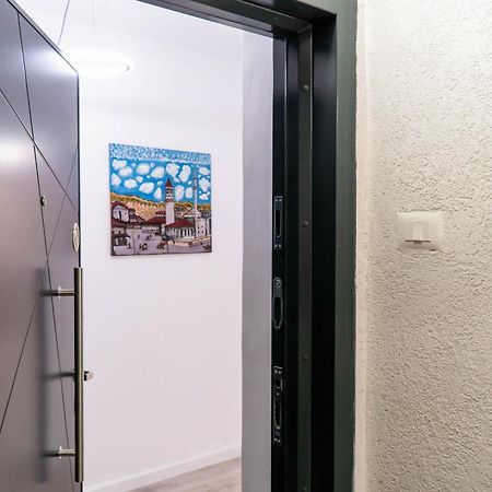 Signature Apartment 8 Tirana Esterno foto